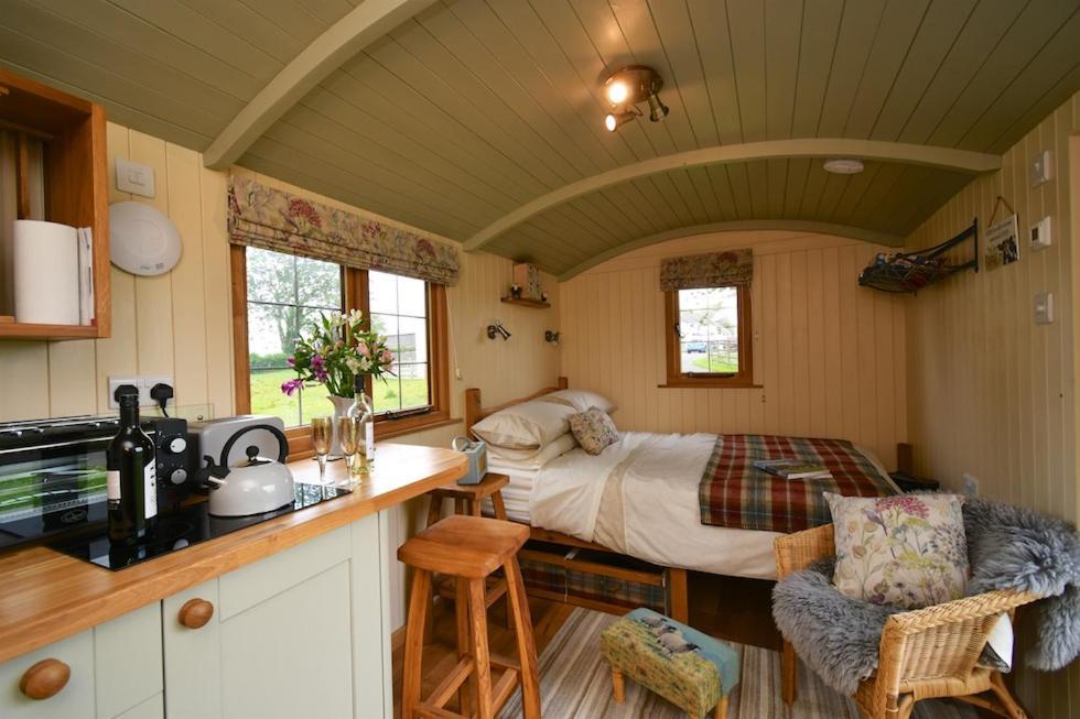 The Shepherds Hut Carmarthen Exterior photo