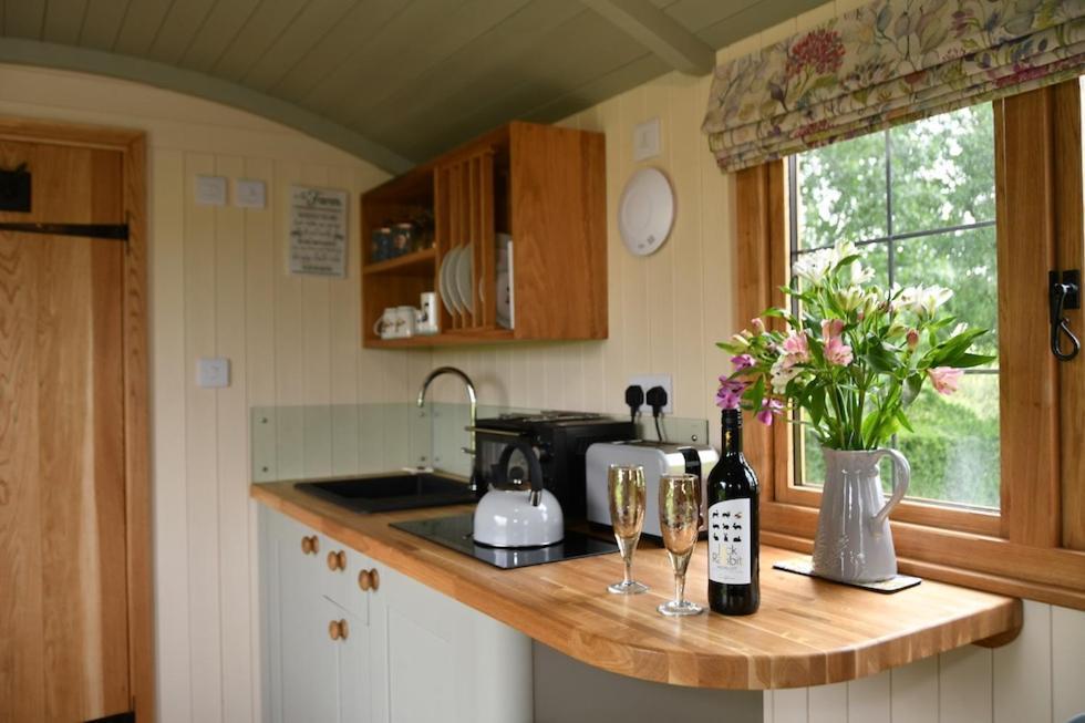 The Shepherds Hut Carmarthen Exterior photo